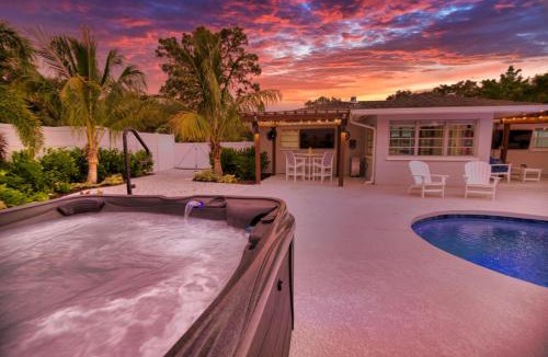 South Sarasota House | Tropical Oasis, Heated Pool, Hot Tub, Near Siesta Key