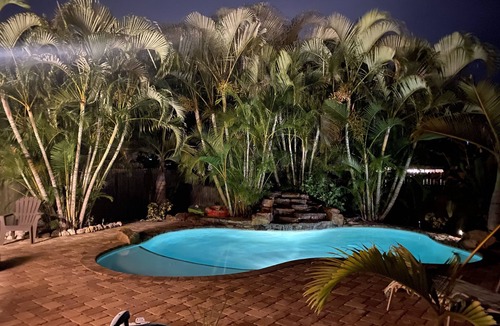 Laurel House | Tropical Oasis Pool Home 1 mile from Casey Key Beach