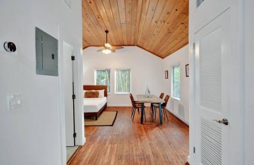 Sailboat Bend Apartment | Tropical Oasis Studio w Pool