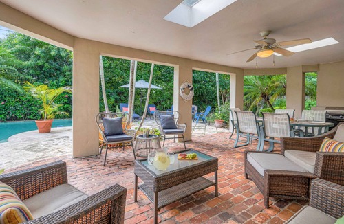 Harbor Beach House | Tropical Oasis | Beach Proximity | Heated Pool | Quiet Neighborhood | Lake Key | H0MES