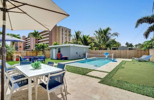 Hallandale Beach House | Tropical Oasis, Pool, Mini-Golf & Guest House