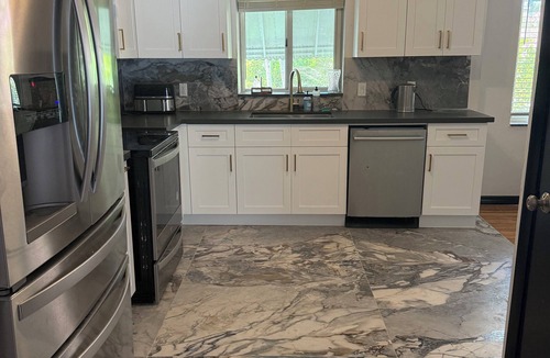 Biscayne Park House | Tropical Oasis w pool, AC 10 mins from beach and Brickell