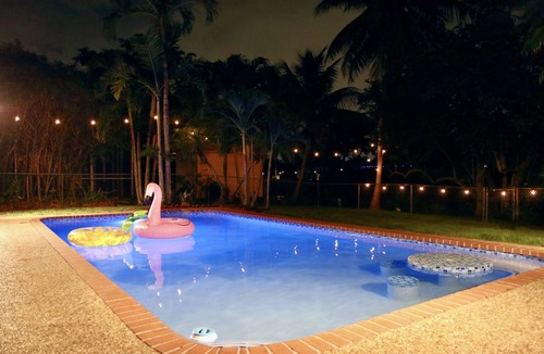 Cooper City Villa | Tropical Oasis with Heated Salt Water Pool & Bar!