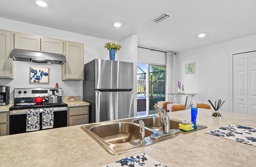 North Port House | Tropical Paradise 3BR/2BA- Jetted, heated Pool