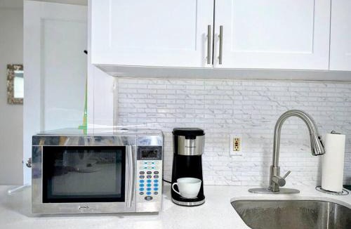 Lantana Apartment | Tropical Paradise close to beach!