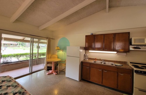 DeLand Hotel | Tropical Resort & Marina on Lake Beresford