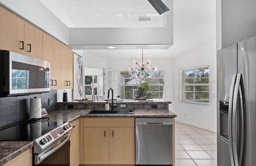 White Marsh House | Tropical Retreat - Oversized heated pool, golf, pickle-ball, tennis, bikes,