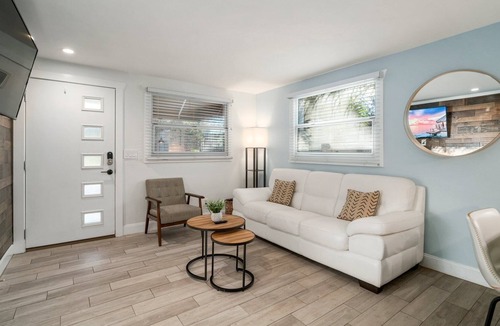 Ballast Point House | Tropical 🌴 Retreat w/ Huge Relaxing Patio