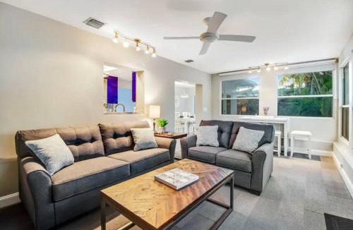 Vamo House | Tropical Shores Retreat-10 Min to Siesta Key Beach