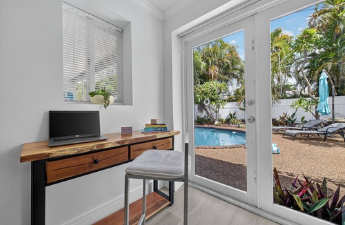 Central Business District House | Tropical South Florida Home