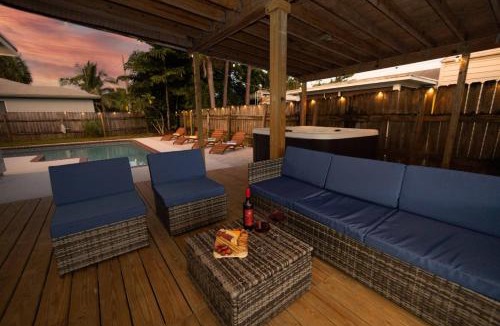 Boynton Beach Villa | Tropical Spa Escape Sauna Pool Hot tub Firepit BBQ