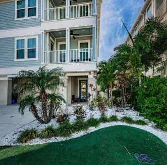 Redington Beach House | Tropical Treasure Beach Villa