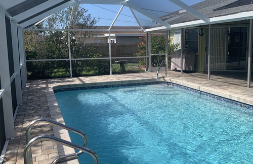 Venice East House | Tropical Venice East Bungalow Heated Pool Minutes to Restaurants, Beaches, Golf