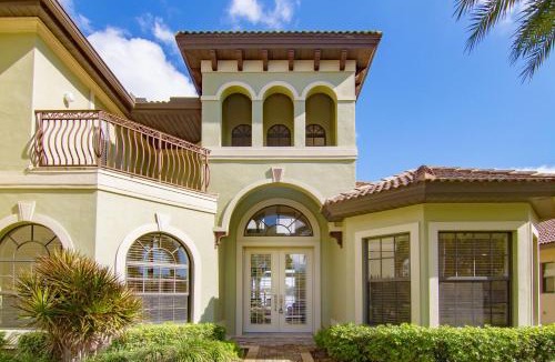 Eight Lakes Villa | Tropical waterfront paradise with gulf access, heated infinity pool and spa - Villa Southern Shores