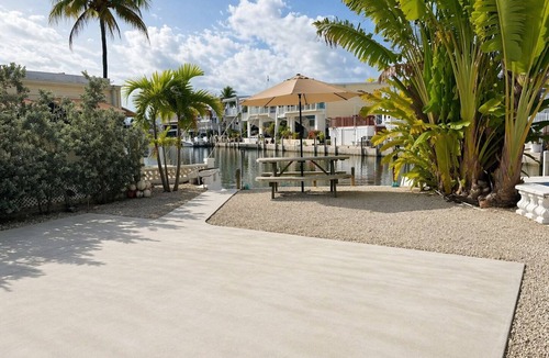 Cutthroat Harbor Estates RV Rental | Tropical Waterfront RV lot in Cudjoe Key perfect for your getaway.