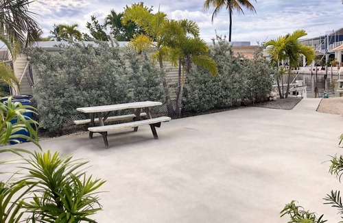 Cutthroat Harbor Estates RV Rental | Tropical Waterfront RV lot in Cudjoe Key perfect for your getaway.