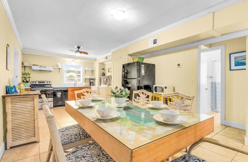 East End House | TROUT Steps to beach. Lovely two bedroom with screened porch and pool.