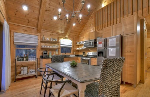 Fry Cabin | Troutlandia| Pet Friendly | Fish From Cabin | Hot Tub