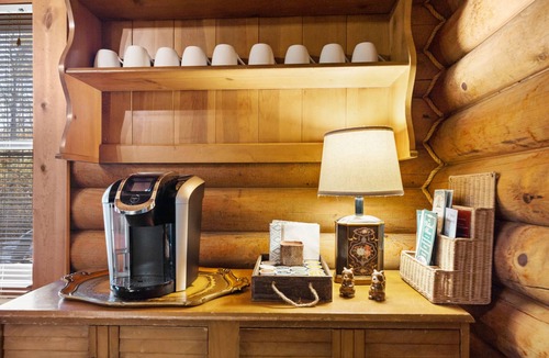 Rabun Gap House | True Log Cabin - High in mtns - Surrounded by trees and privacy - Best location!