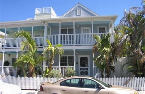 Bahama Village House | Truman Annex: The Plantation SELF CATERING beautifully landscaped rear patio
