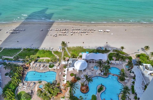 Sunny Isles Beach House | Trump International Miami 15th Floor