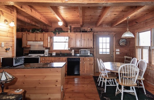Pine Mountain Cabin | Tucked in the woods yet close to the pool