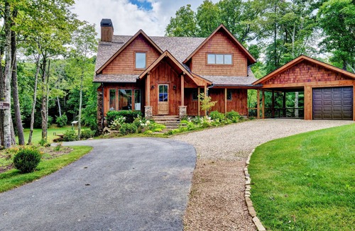 Glenville House | Tulip Pond - Beautiful Home on Tranquil Pond in Chinquapin