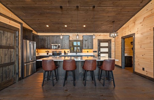 Ridgeline Vistas Cabin | Tune Inn - Pet Friendly | Mtn View | Hot Tub | Game Room