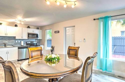 Riviera Beach Apartment | Turquoise Escape ~ 1 Mi to Sailfish Marina!