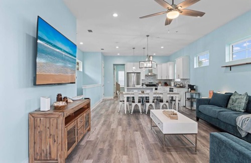 Jacksonville Beach House | Turquoise Turtle - Hot Tub, Beach, Game room