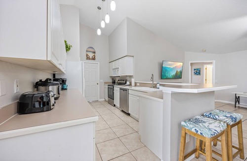 Rockledge House | Turquoise Turtle Cove-25 Minutes to the Beach and Port!