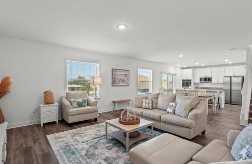 Ocean View Halifax Estates House | Turtle Paradisena | Spacious Home Just One Block From the Beach!