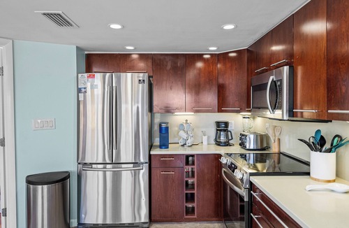Jose's Hideaway Condo | TURTLE & PIPER SHORES–Double Your Pleasure–6 BR BEACHFRONT - POOL, 2 GOLF CARTS