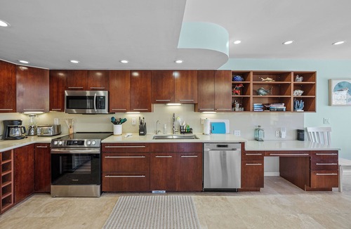 Jose's Hideaway Condo | TURTLE & PIPER SHORES–Double Your Pleasure–6 BR BEACHFRONT - POOL, 2 GOLF CARTS