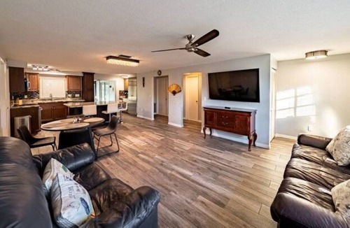 Memphis House | Turtles By The Bay