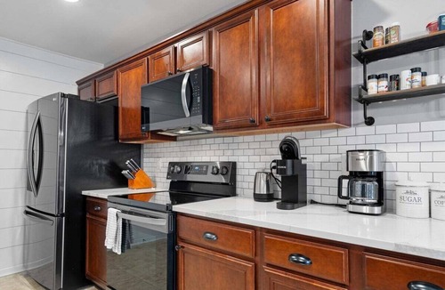 Spring Hill House | Twin Feather Run 6004-TN Retreat-Sleeps 8