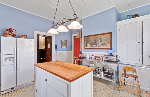Waynesville House | Twin Maples Farmhouse-Walk to Dining, Shops & Pubs
