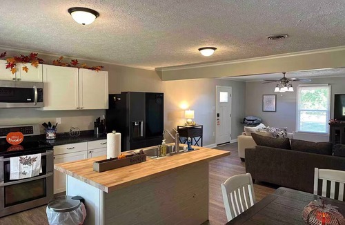Murfreesboro House | Twin Oaks Haven- Cozy house in Murfreesboro
