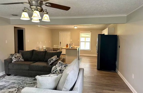 Murfreesboro House | Twin Oaks Haven- Cozy house in Murfreesboro