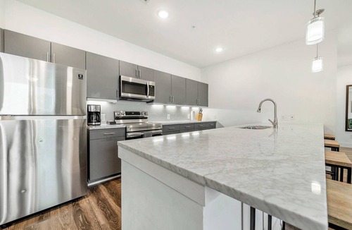 SoNo Apartment | Two-Bedroom Apartment w/Balcony - Gym - Balcony