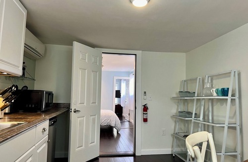 Ocean Grove Cottage | Two blocks from the beach!nSleeps 2, 1 bedroom, 1 bathroom