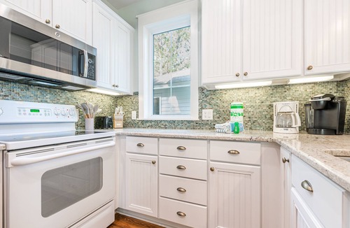 Laurel Grove House | Two Golf Carts Included ~ Private Porch ~ Family Friendly ~ Spacious Kitchen