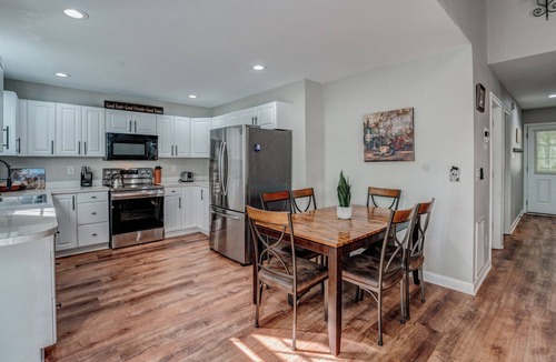 Helen House | Two Homes Sleeps 18 Overlooks Downtown Helen 2 Hot Tubs