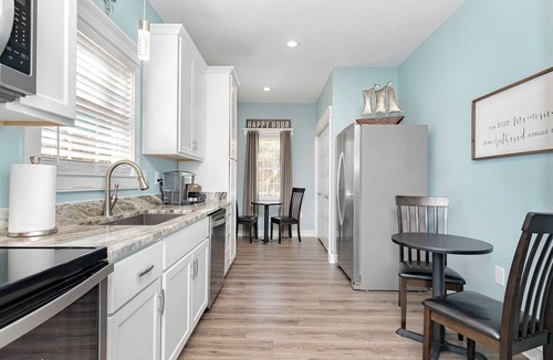 Deltaville House | Two Private Cottages 3BR, Boat Parking, Walk to Marinas