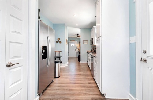 Deltaville House | Two Private Cottages 3BR, Boat Parking, Walk to Marinas