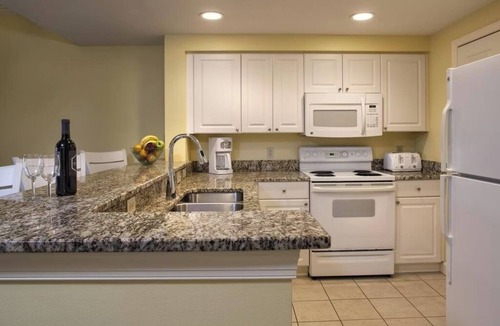 Hilton Head Island Resort | Two Room: Bright and Airy 3BR Vacation Home with Pool, Tennis Courts and Kitchen
