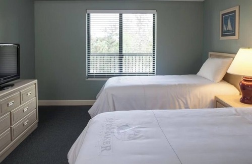 Hilton Head Island Resort | Two Room: Bright and Airy 3BR Vacation Home with Pool, Tennis Courts and Kitchen