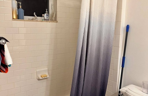 Riverside Park Apartment | Two rooms with private bathroom in shared house