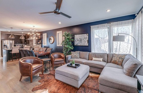 East Nashville Villa | Two side-by-side homes for groups near Nissan Stadium