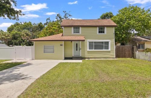 Palmetto House | Two-Story Beach Cottage
